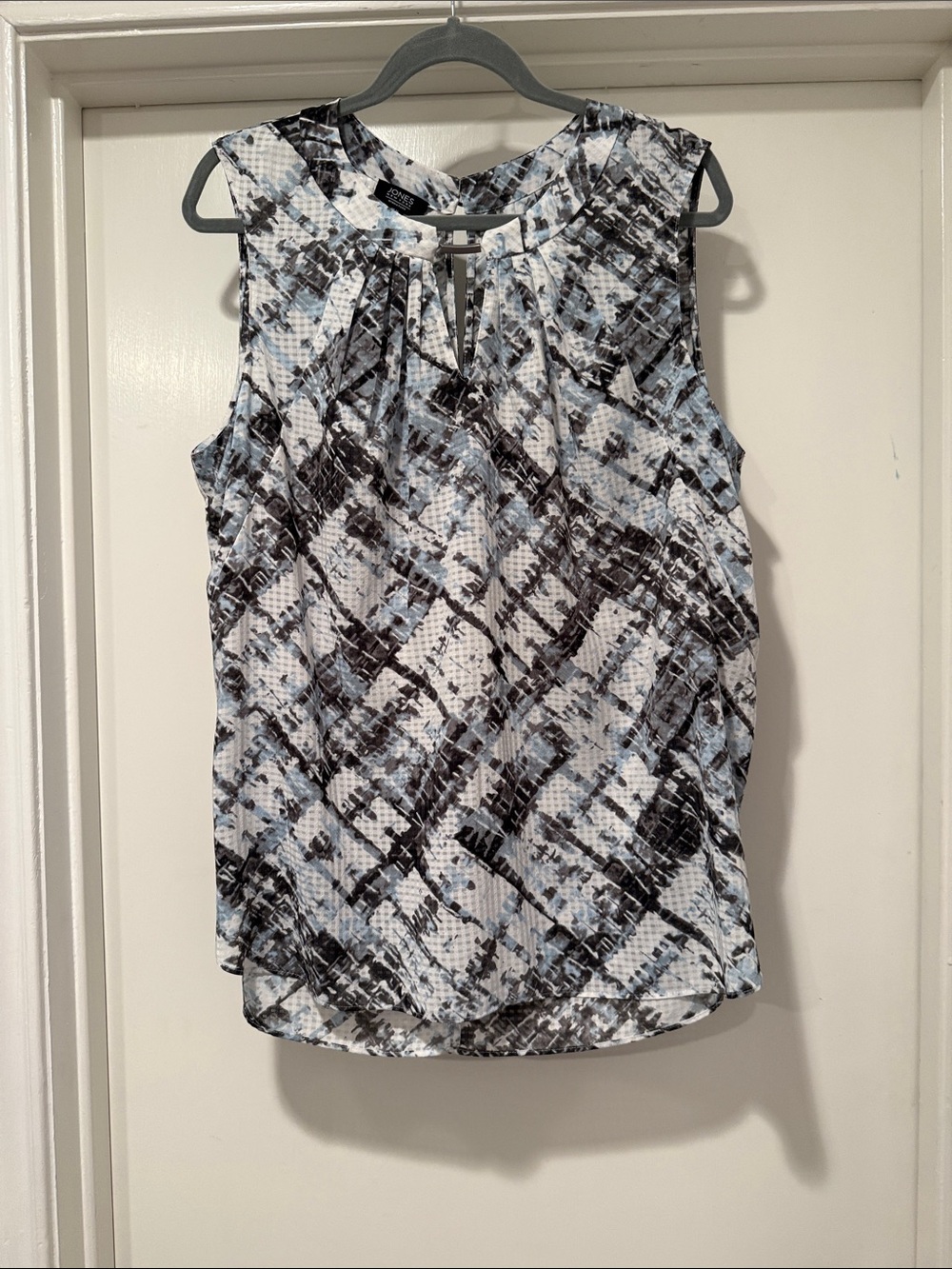 Jones New York Sleeveless Printed Keyhole Camisole - Light Blue/Black/White